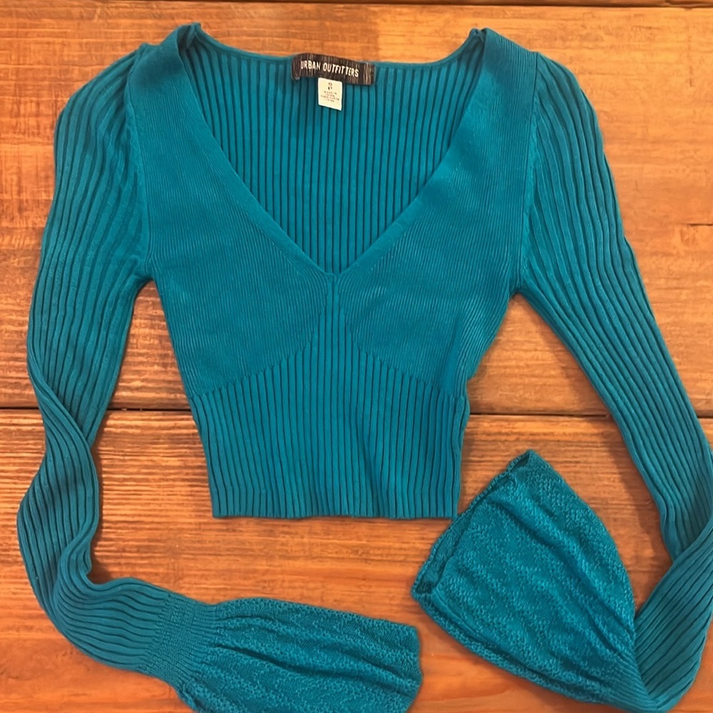 Urban Outfitters teal cropped bell sleeves be cotton top